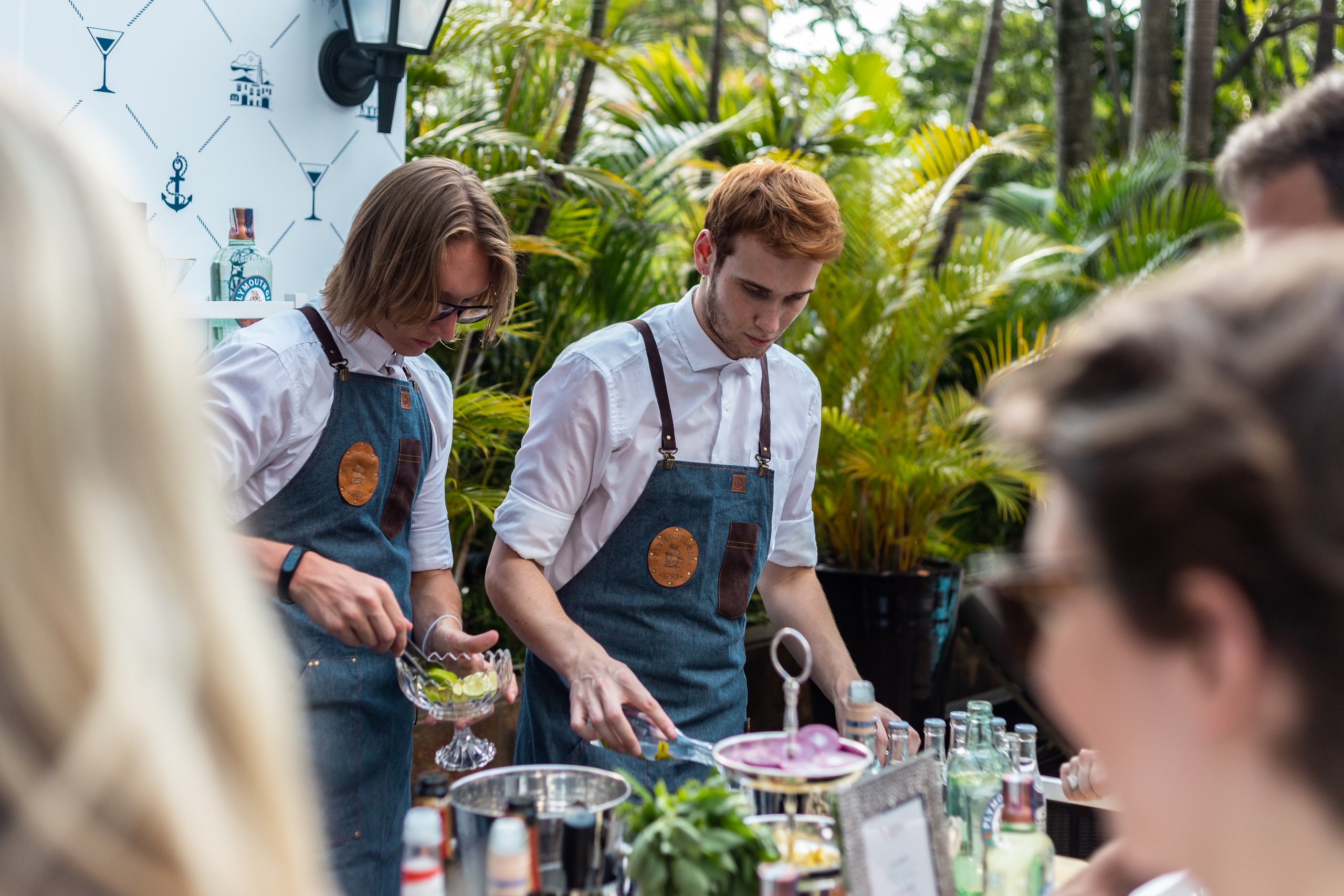 Plymouth Gin — bartender advocacy e preparo de drinks